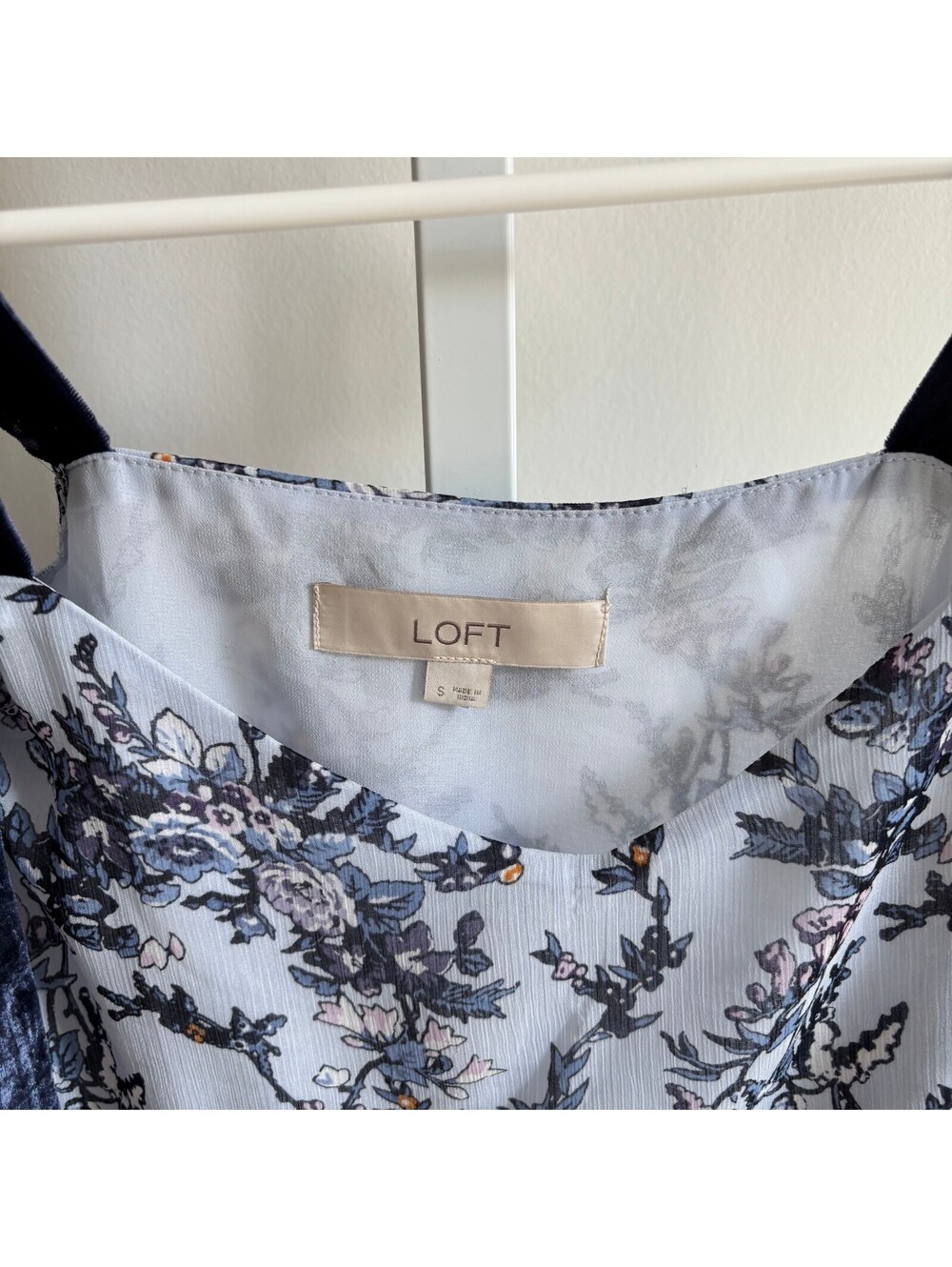 Loft EUC Women's Blue Floral Cold Shoulder Blouse Velvet Straps Size S - Picture 3 of 7